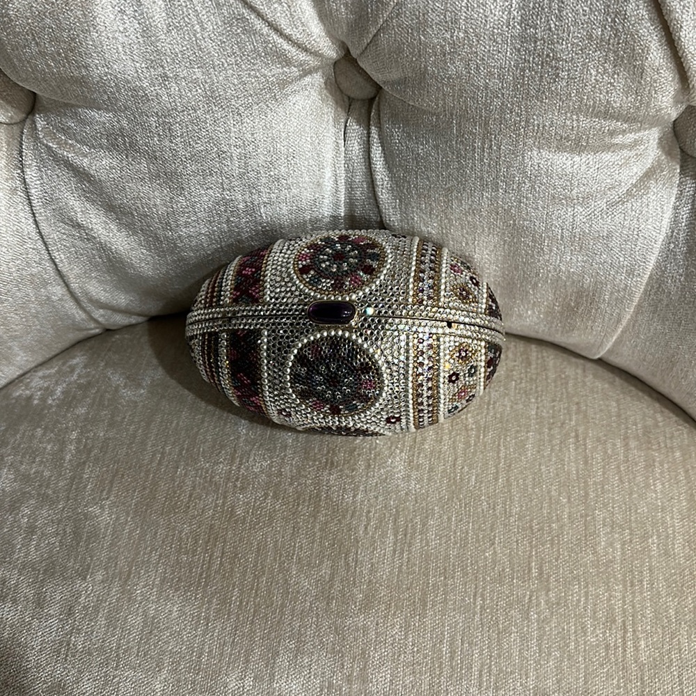 Judith Lieber evening purse with a chain brand new egg shape